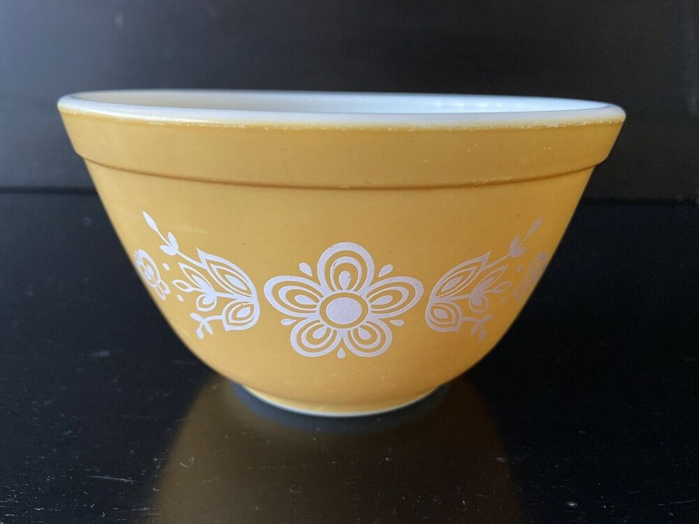 Vintage PYREX ‘Butterfly Gold’ #401/1.5pt Mixing Bowl